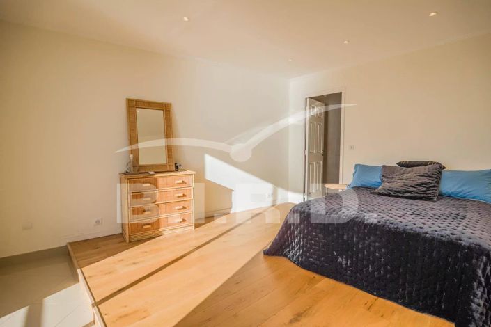 Image No.10-3 Bed Apartment for sale