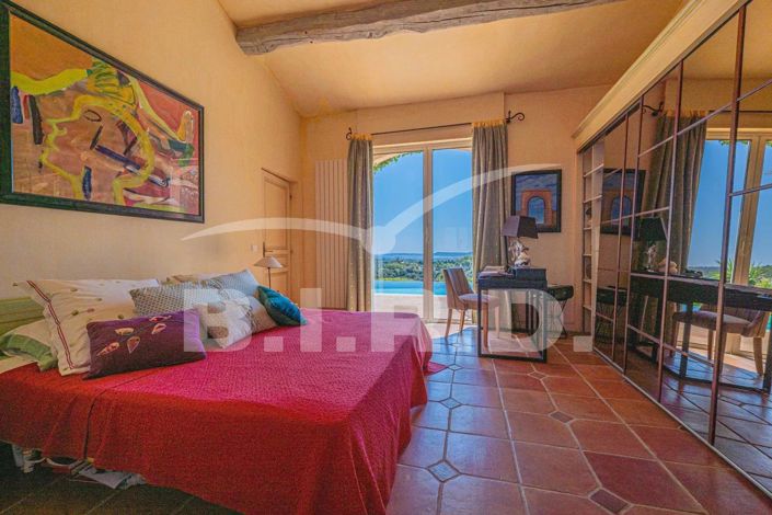 Image No.11-7 Bed House for sale