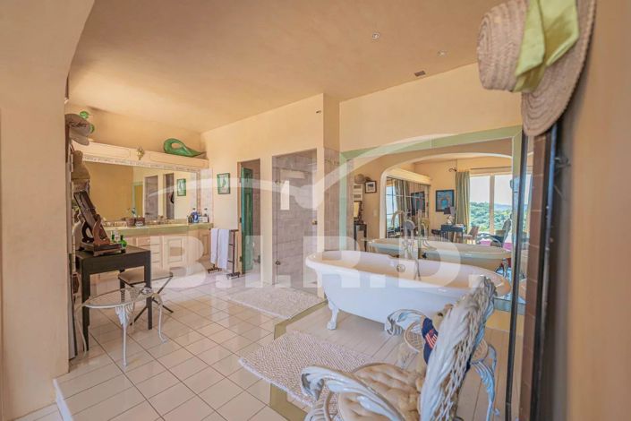 Image No.12-7 Bed House for sale