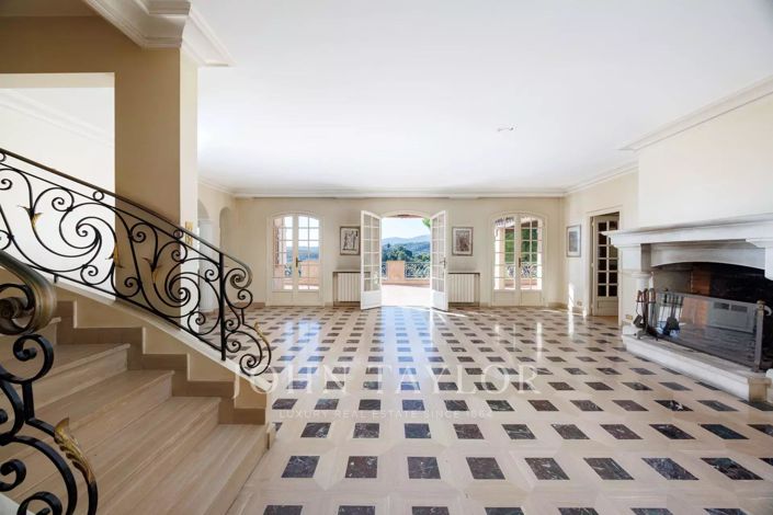 Image No.5-5 Bed House for sale