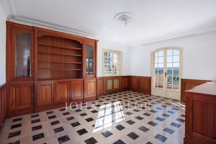 Image No.6-5 Bed House for sale