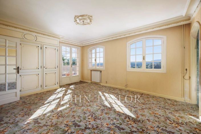 Image No.9-5 Bed House for sale