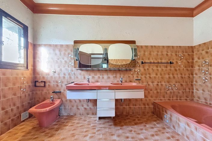 Image No.18-4 Bed House for sale