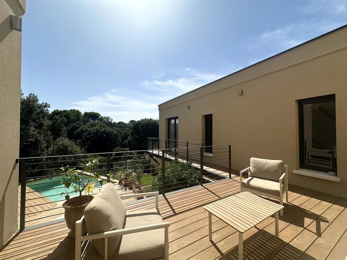 Image No.1-4 Bed House for sale