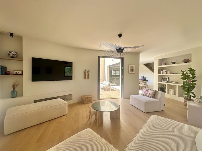 Image No.3-4 Bed House for sale