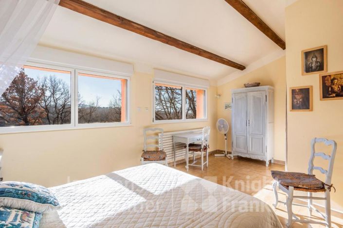 Image No.8-4 Bed House for sale