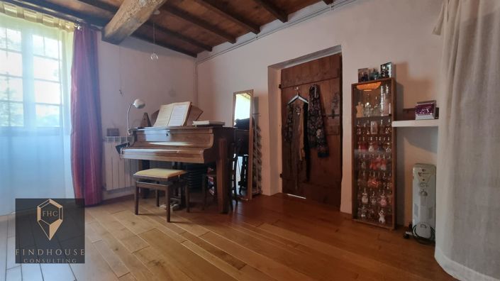 Image No.10-4 Bed House for sale