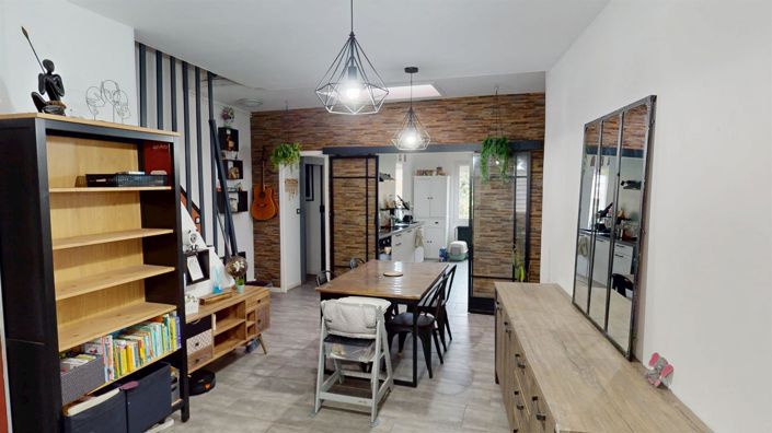 Image No.1-3 Bed House for sale