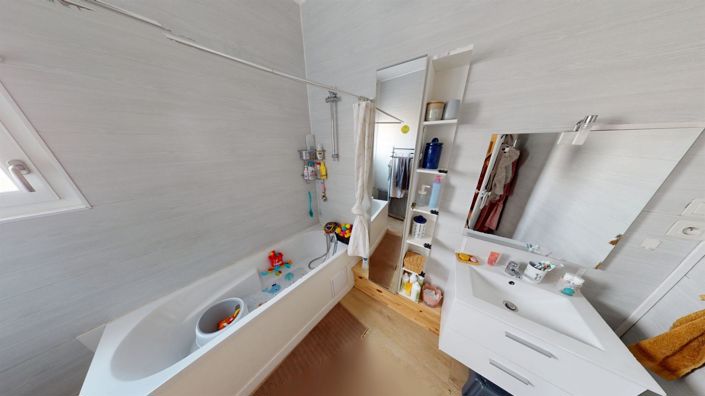 Image No.10-3 Bed House for sale