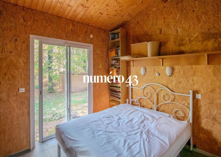 Image No.10-3 Bed House for sale