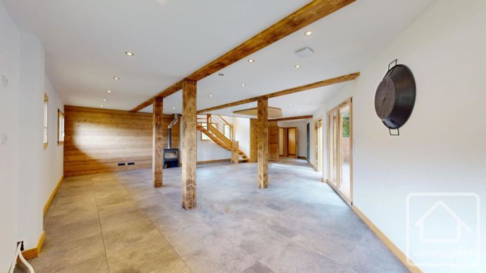 Image No.4-4 Bed Property for sale