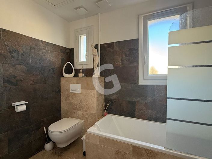 Image No.10-4 Bed House for sale