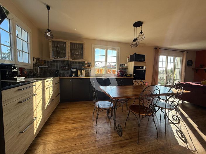 Image No.6-4 Bed House for sale