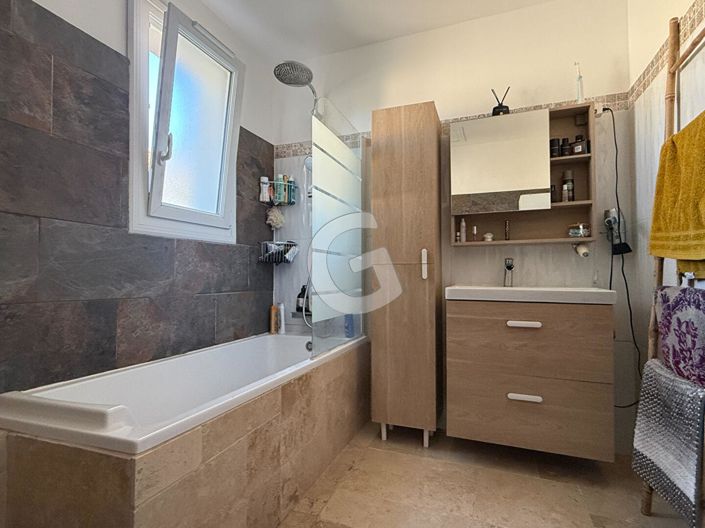 Image No.9-4 Bed House for sale