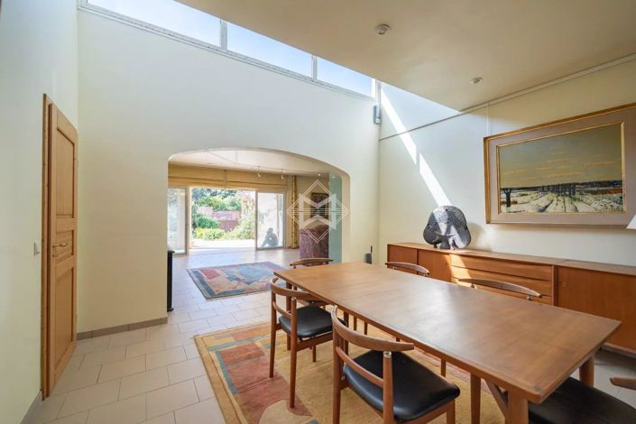 Image No.10-5 Bed House for sale