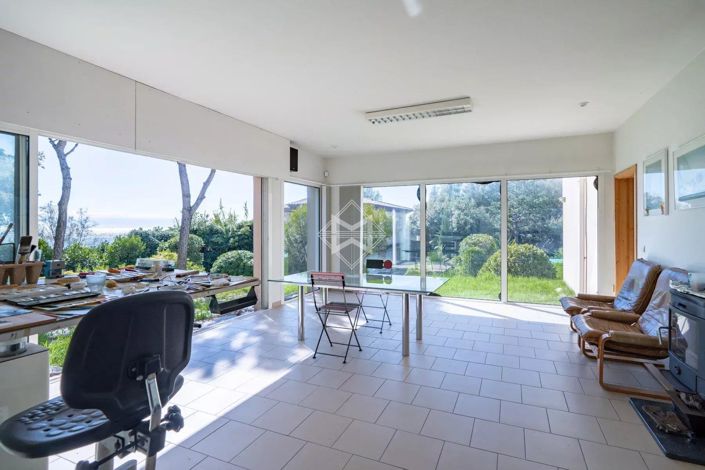 Image No.12-5 Bed House for sale