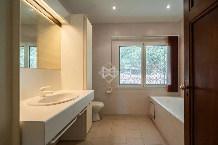 Image No.15-5 Bed House for sale