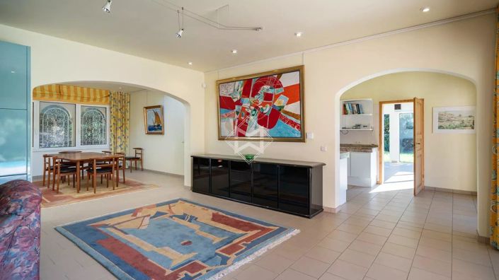 Image No.9-5 Bed House for sale