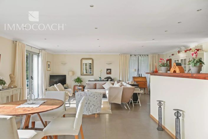 Image No.8-4 Bed House for sale