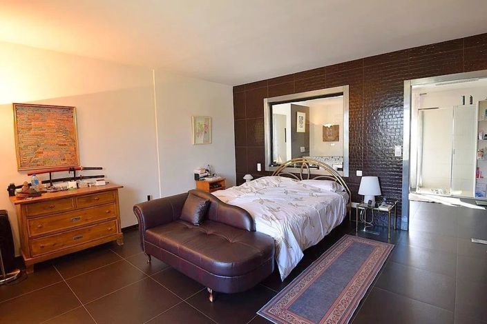 Image No.11-5 Bed House for sale