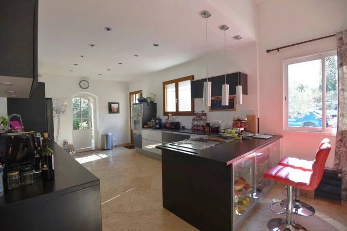 Image No.9-5 Bed House for sale