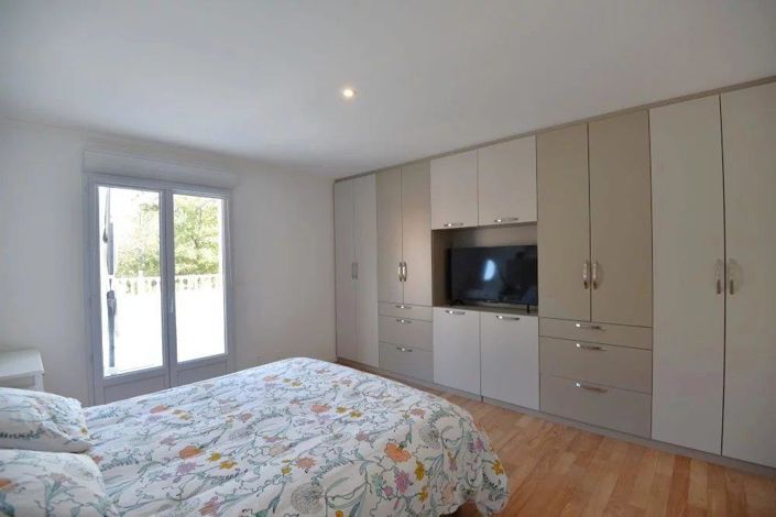 Image No.6-4 Bed House for sale