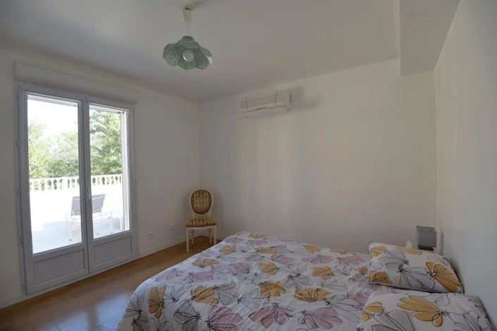 Image No.8-4 Bed House for sale