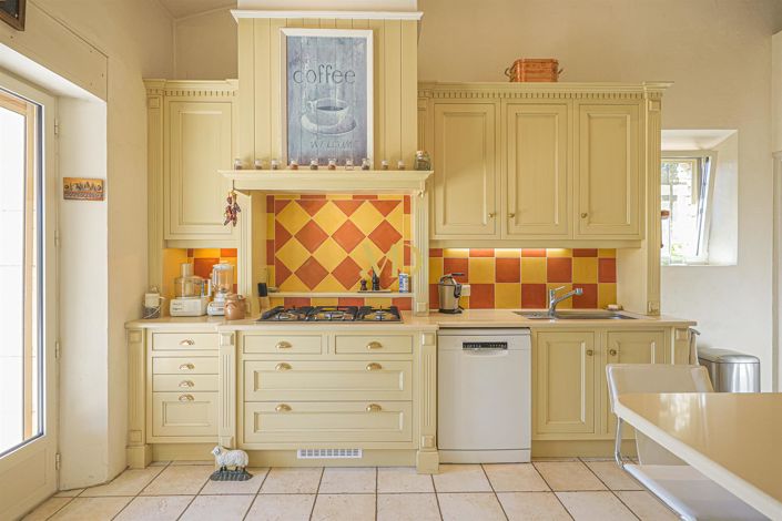 Image No.63-6 Bed House for sale