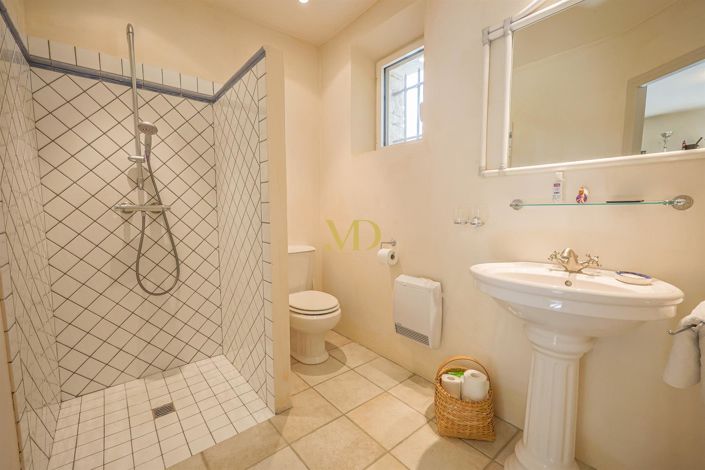 Image No.70-6 Bed House for sale