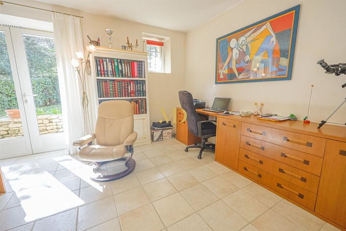 Image No.71-6 Bed House for sale