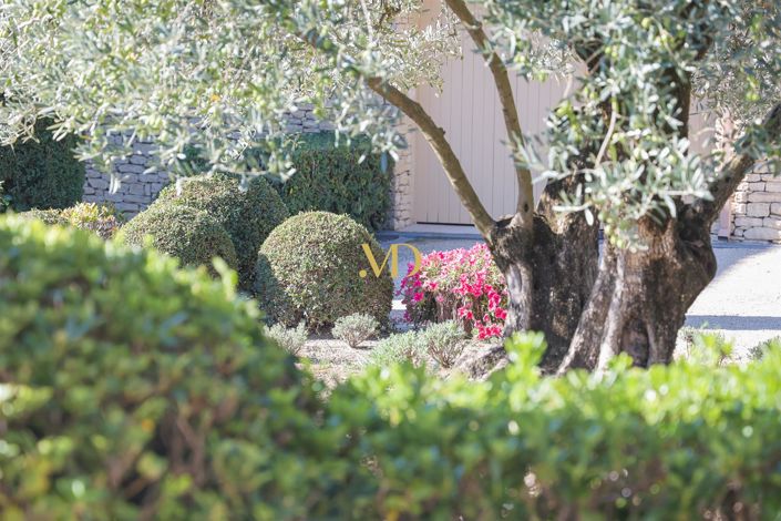 Image No.8-6 Bed House for sale