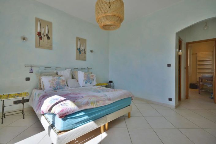 Image No.14-4 Bed House for sale