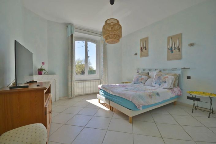 Image No.15-4 Bed House for sale