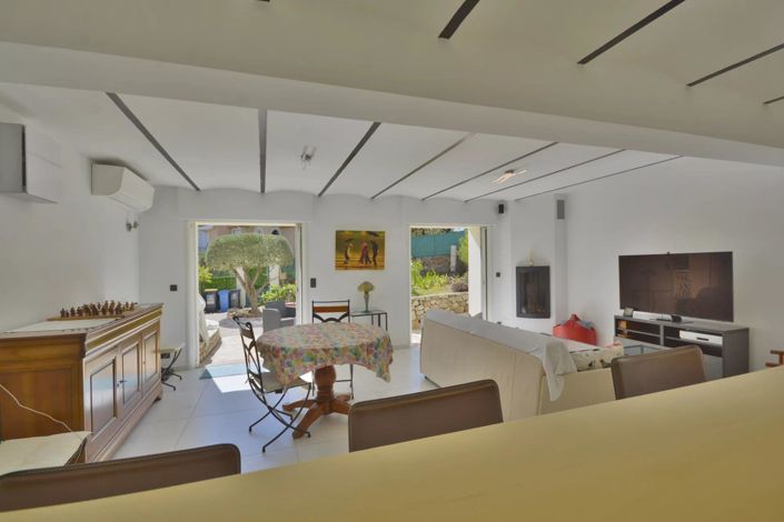 Image No.9-4 Bed House for sale