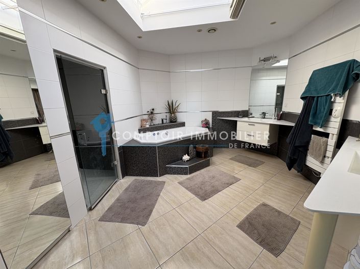 Image No.4-4 Bed House for sale