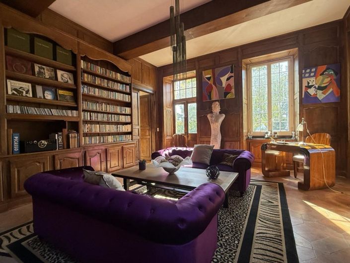 Image No.8-6 Bed House for sale