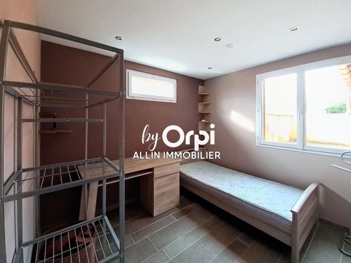 Image No.9-10 Bed House for sale