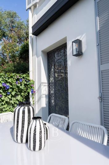 Image No.20-6 Bed House for sale