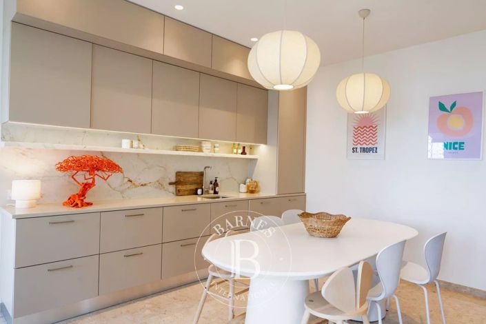 Image No.6-6 Bed House for sale