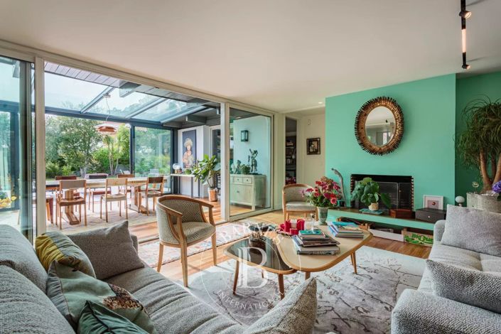 Image No.10-5 Bed House for sale