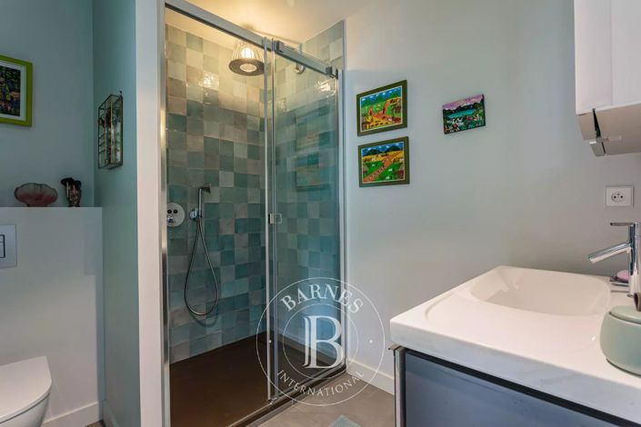 Image No.17-5 Bed House for sale