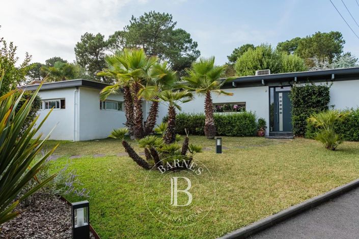 Image No.3-5 Bed House for sale