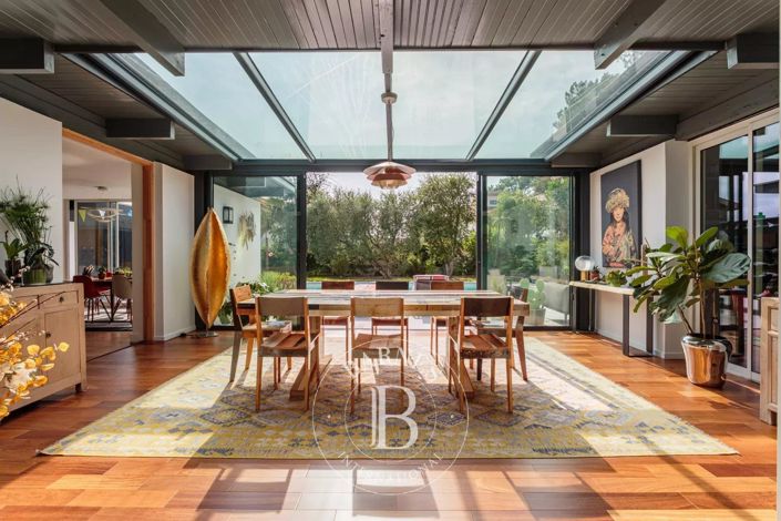 Image No.6-5 Bed House for sale