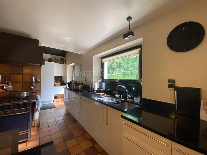 Image No.10-6 Bed House for sale