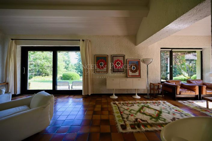 Image No.27-6 Bed House for sale