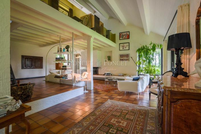 Image No.8-6 Bed House for sale