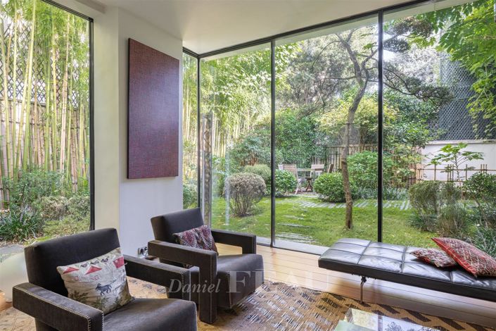 Image No.1-4 Bed House for sale