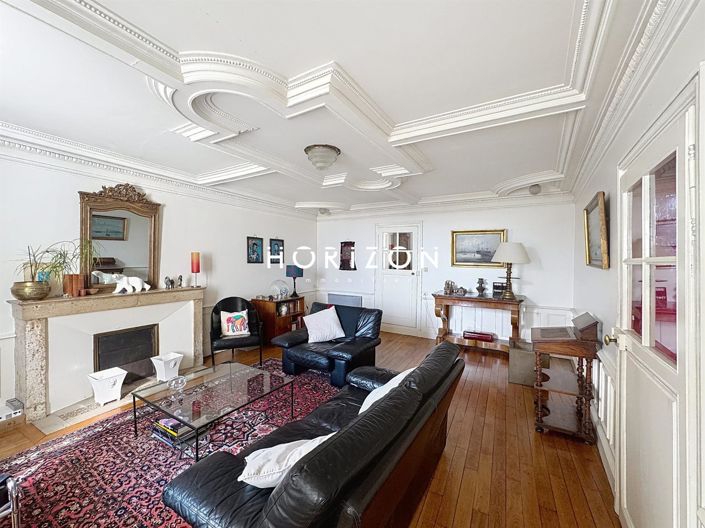 Image No.10-5 Bed Property for sale