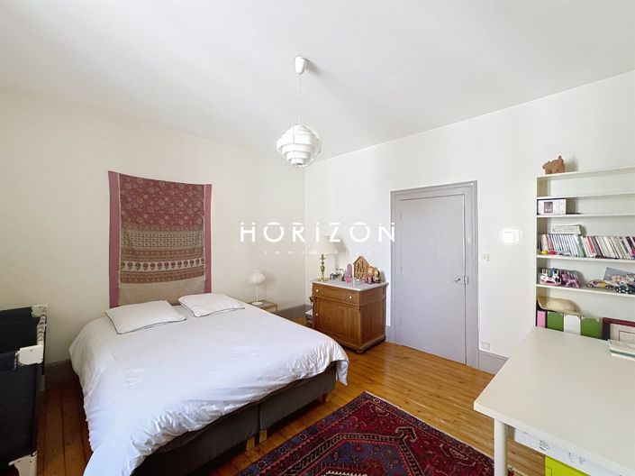 Image No.24-5 Bed Property for sale