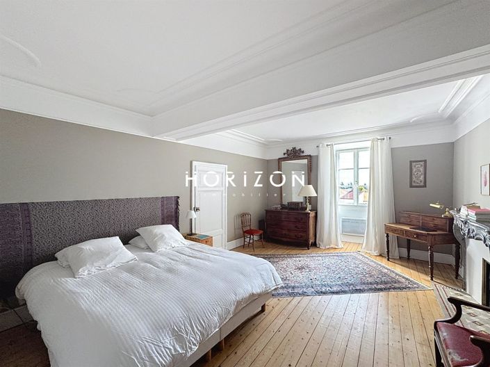 Image No.26-5 Bed Property for sale